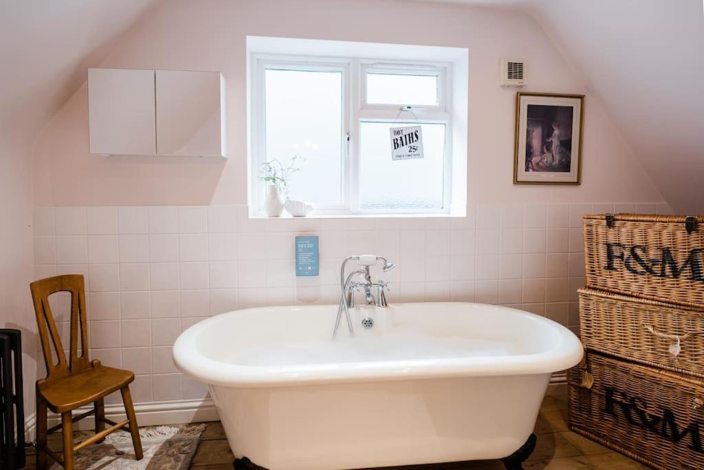 Spacious Home, Minutes Fom The Beach, Free Parking, Large Garden Area, Pets Welcome! Whitstable Buitenkant foto
