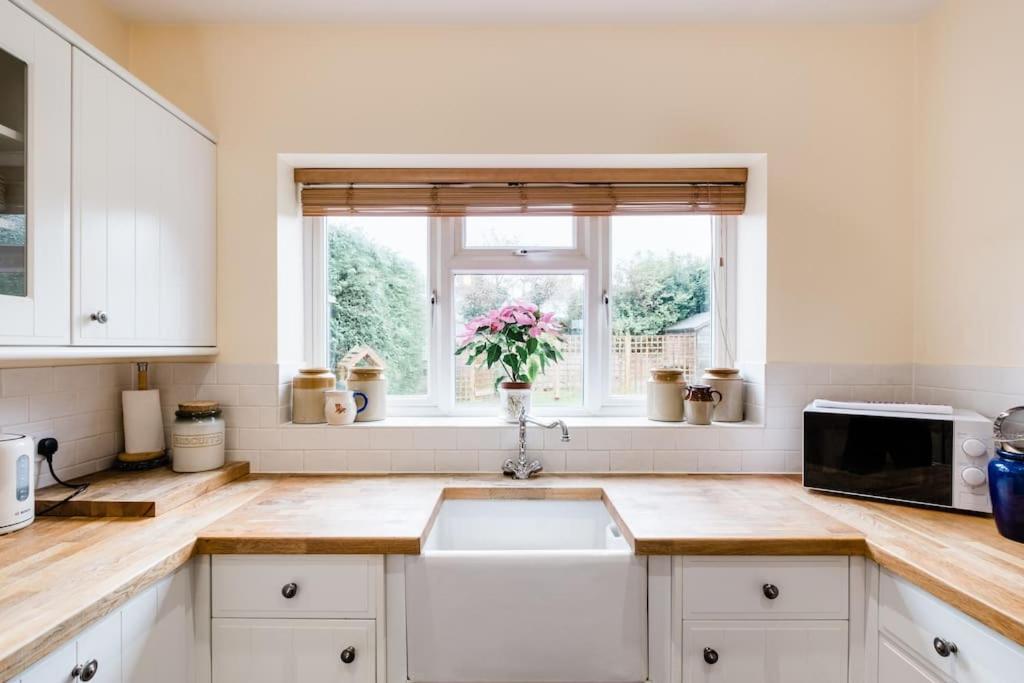 Spacious Home, Minutes Fom The Beach, Free Parking, Large Garden Area, Pets Welcome! Whitstable Buitenkant foto