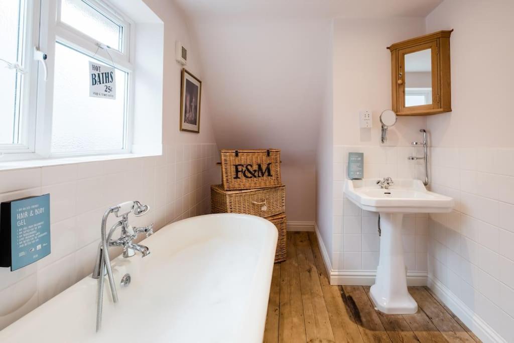 Spacious Home, Minutes Fom The Beach, Free Parking, Large Garden Area, Pets Welcome! Whitstable Buitenkant foto