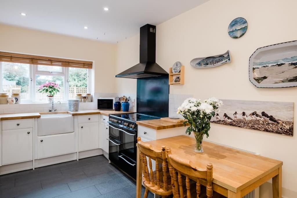 Spacious Home, Minutes Fom The Beach, Free Parking, Large Garden Area, Pets Welcome! Whitstable Buitenkant foto