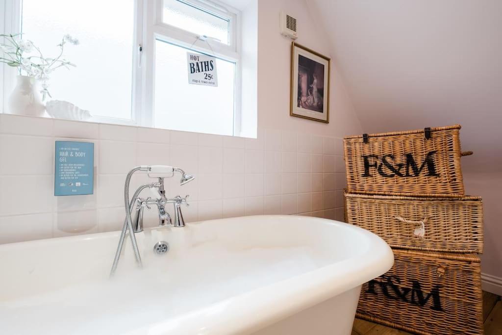 Spacious Home, Minutes Fom The Beach, Free Parking, Large Garden Area, Pets Welcome! Whitstable Buitenkant foto
